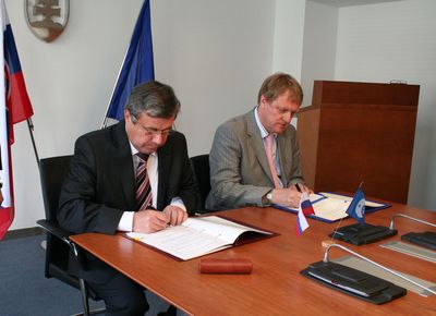 Accord entre la slovaquie et l'ESA. SlovakMinistryofEducationIMG_2324_large,0