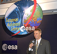 Reiter talks at EAC press conference