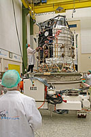 Herschel's cryostat and service module being mated