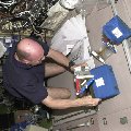 André Kuipers working on the GraPhoBox experiment