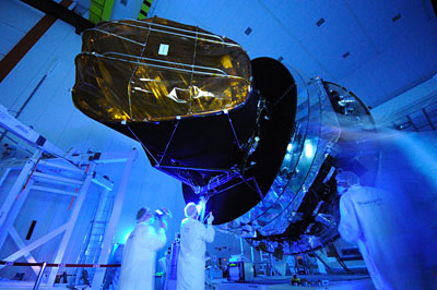 PAVO2009-3322__spacecraft-cleaning_SRE_3326_L.jpg