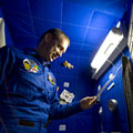 De Winne inspects Station bedroom mock-up at EAC