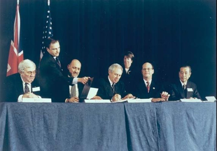 ESA DG signs ISS agreement, January 1998