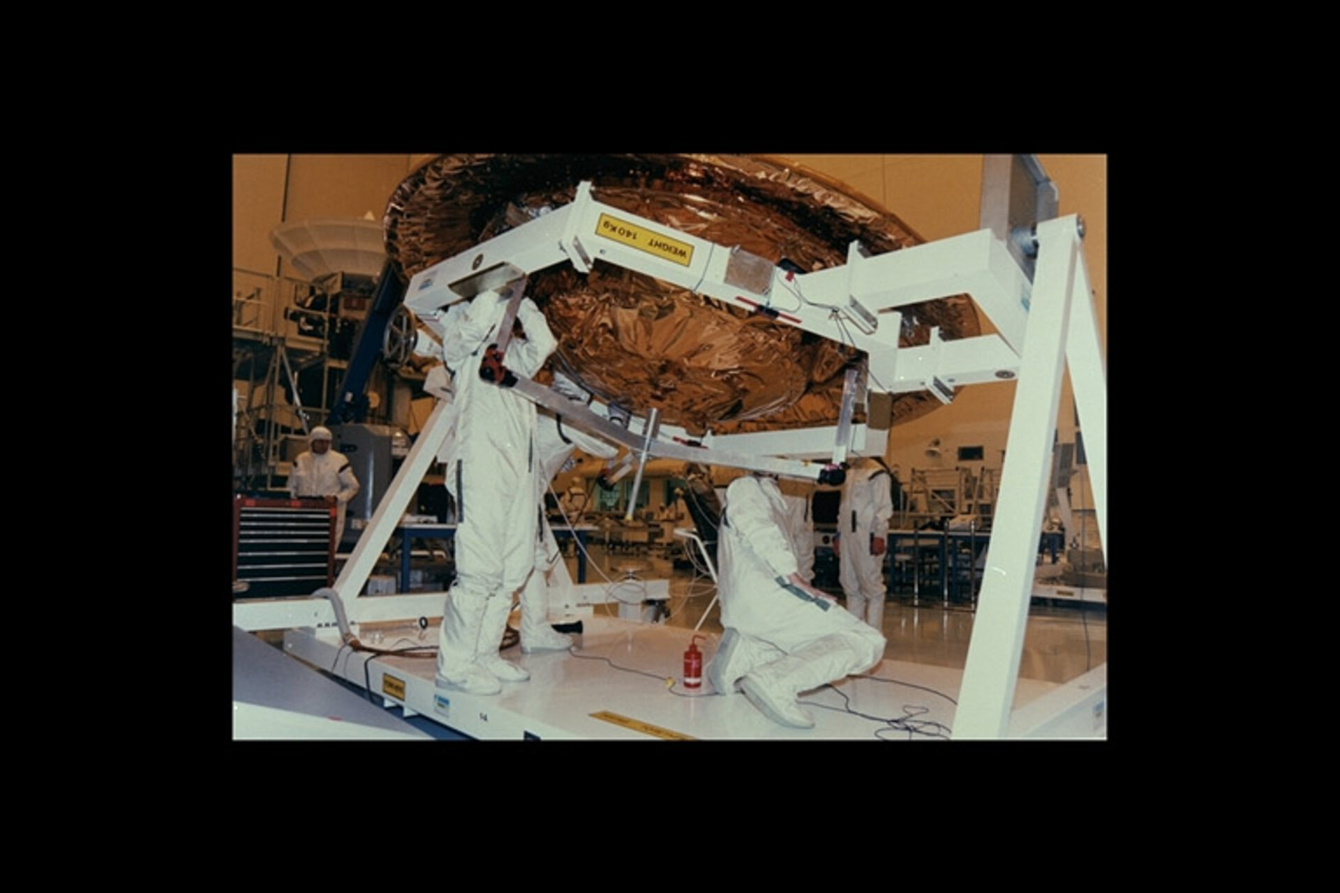 Huygens ready for integration with Cassini Orbiter