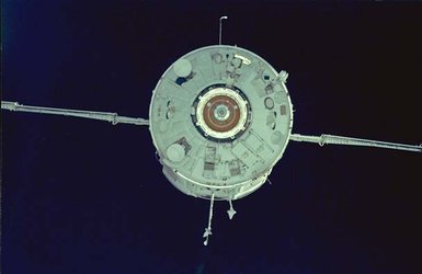 STS-88 rendezvous with Zarya