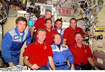 Expedition 1 and Endeavour crews