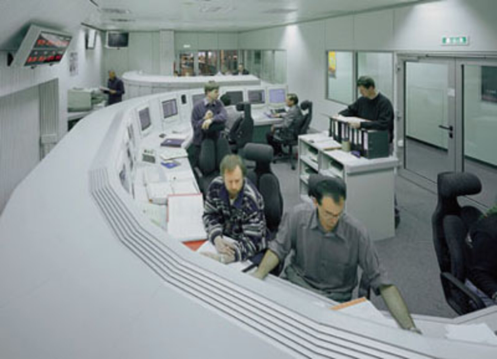 TÜV-System-Check im Kontollraum, ESOC