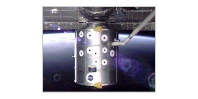 The Raffaello module is moved away from the ISS using Endeavour's robotic arm