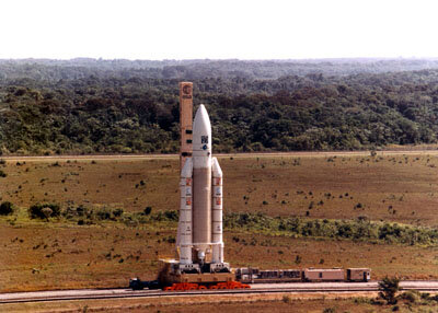 La piattaforma mobile trasporta un Ariane 5