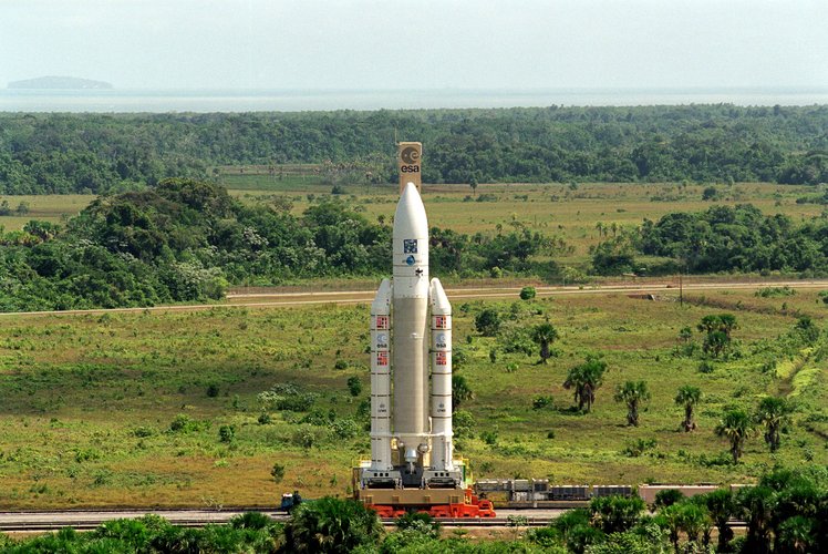 Transfer of Ariane 504 to the launch pad