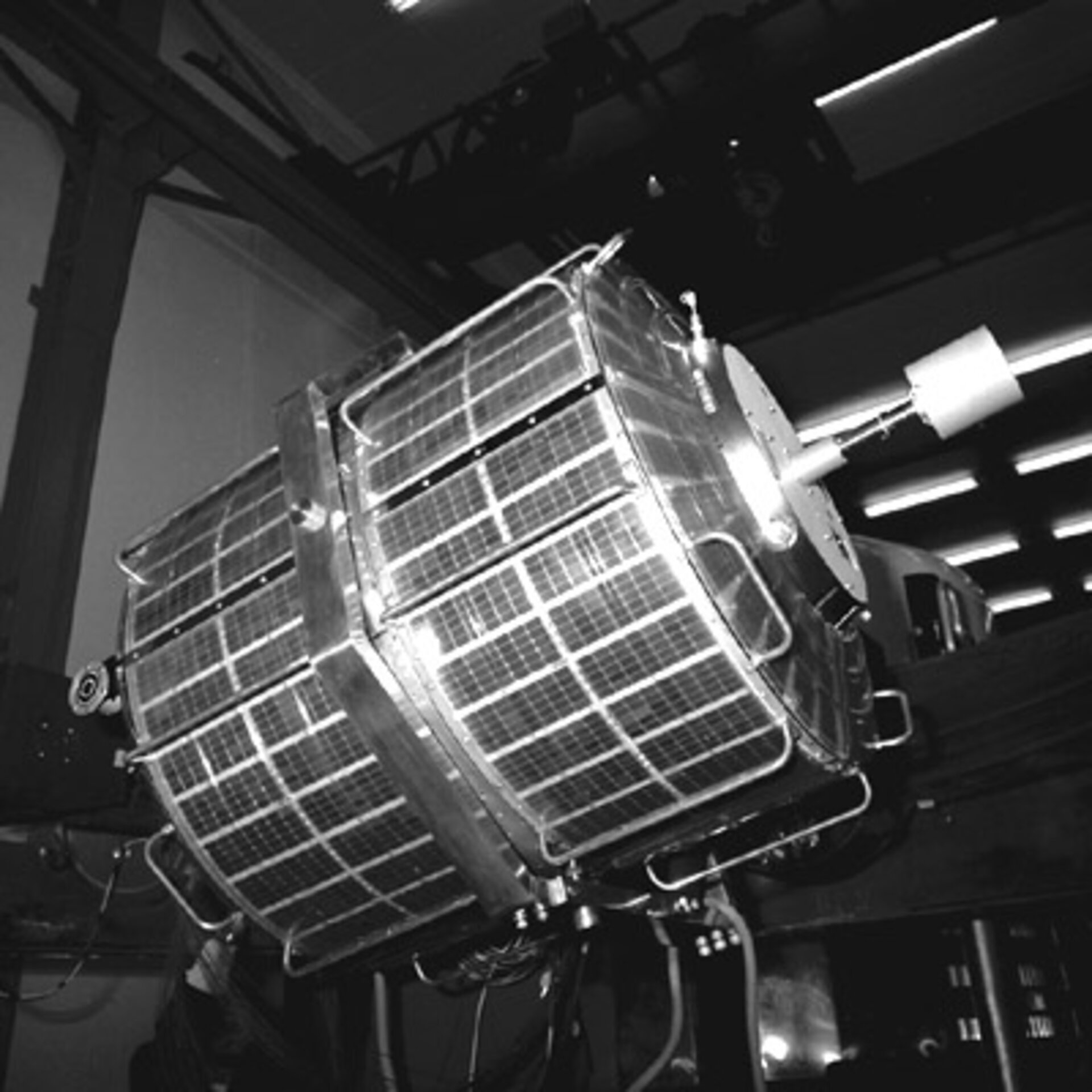 Satellitten ESRO-1 (her under test i 1967) var et af de samarbejdsprojekter, som lagde grunden til, at ESA blev stiftet i 1975.