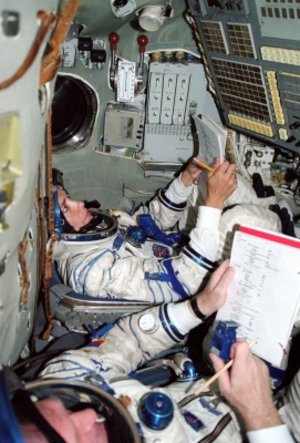 Training of the European astronaut Claudie Haignere and her crew in the Soyuz simulator
