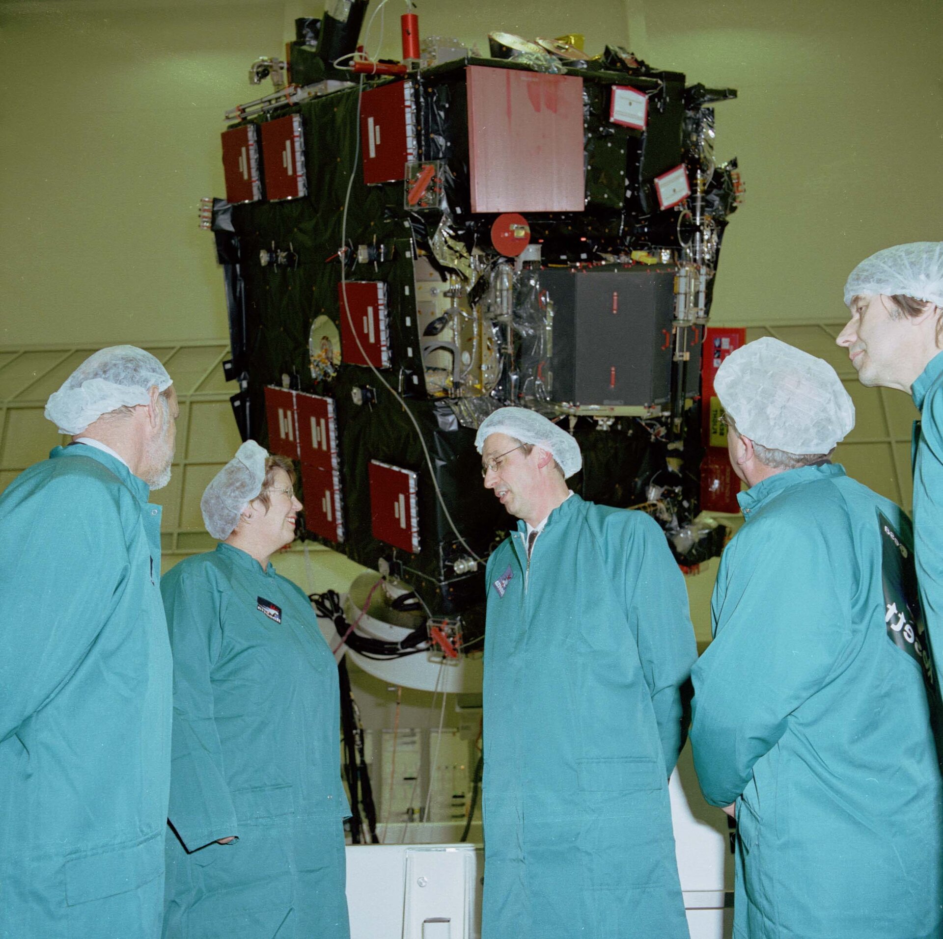 Minister Jorritsma-Lebbink inspects the Rosetta satellite on a tour of the test facilities at ESTEC