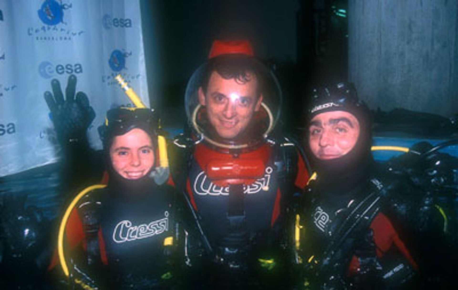 Pedro Duque, with the staff of the Aquarium, Barcelona