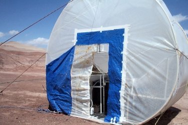 Damage to the greenhouse: the door was blown away by the wind