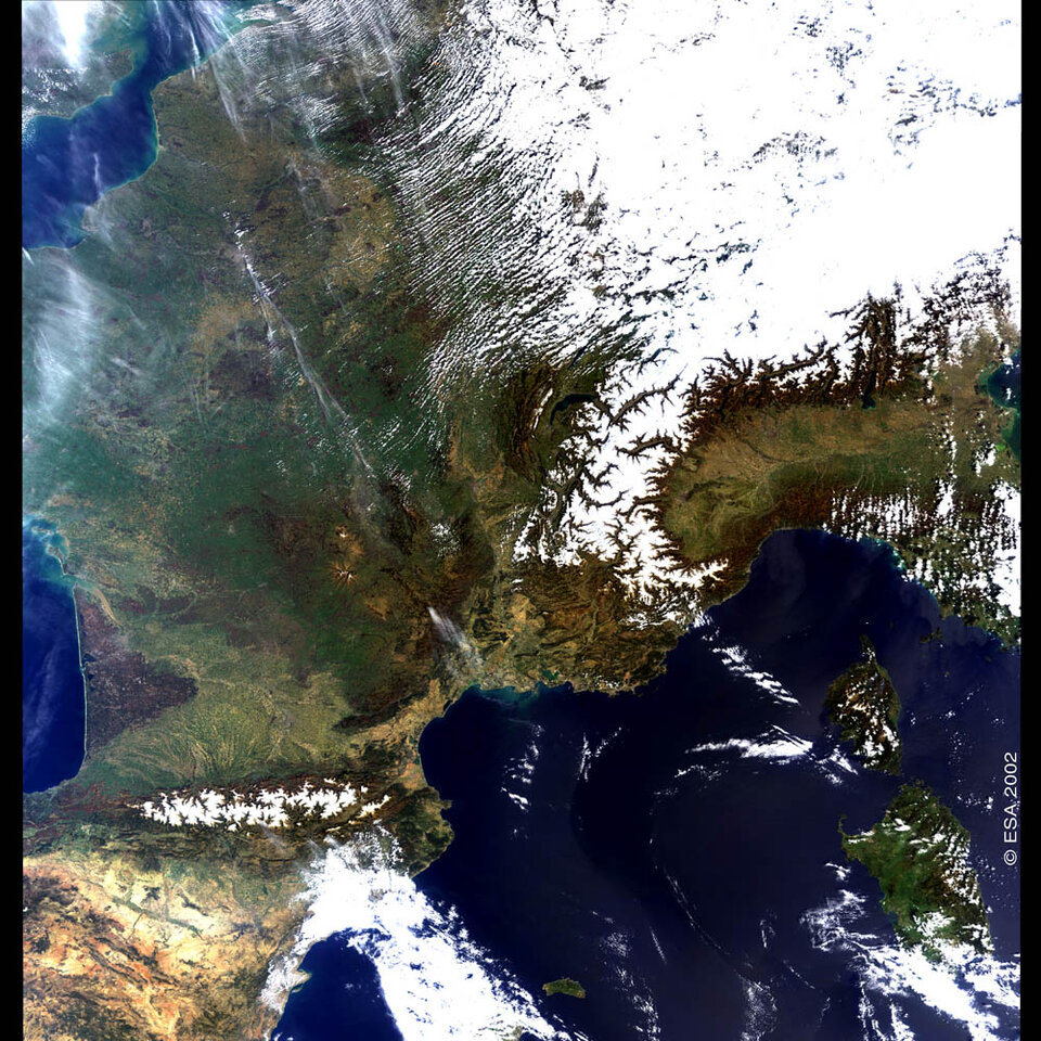 Eräs ensimmäisistä MERIS-instrumentin kuvista esittää eteläistä Eurooppaa.