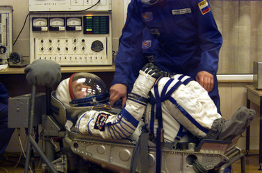 Roberto Vittori dons spacesuit at Baikonour  (Thursday 25 April 2002)