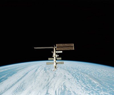 Het International Space Station in een baan om de aarde