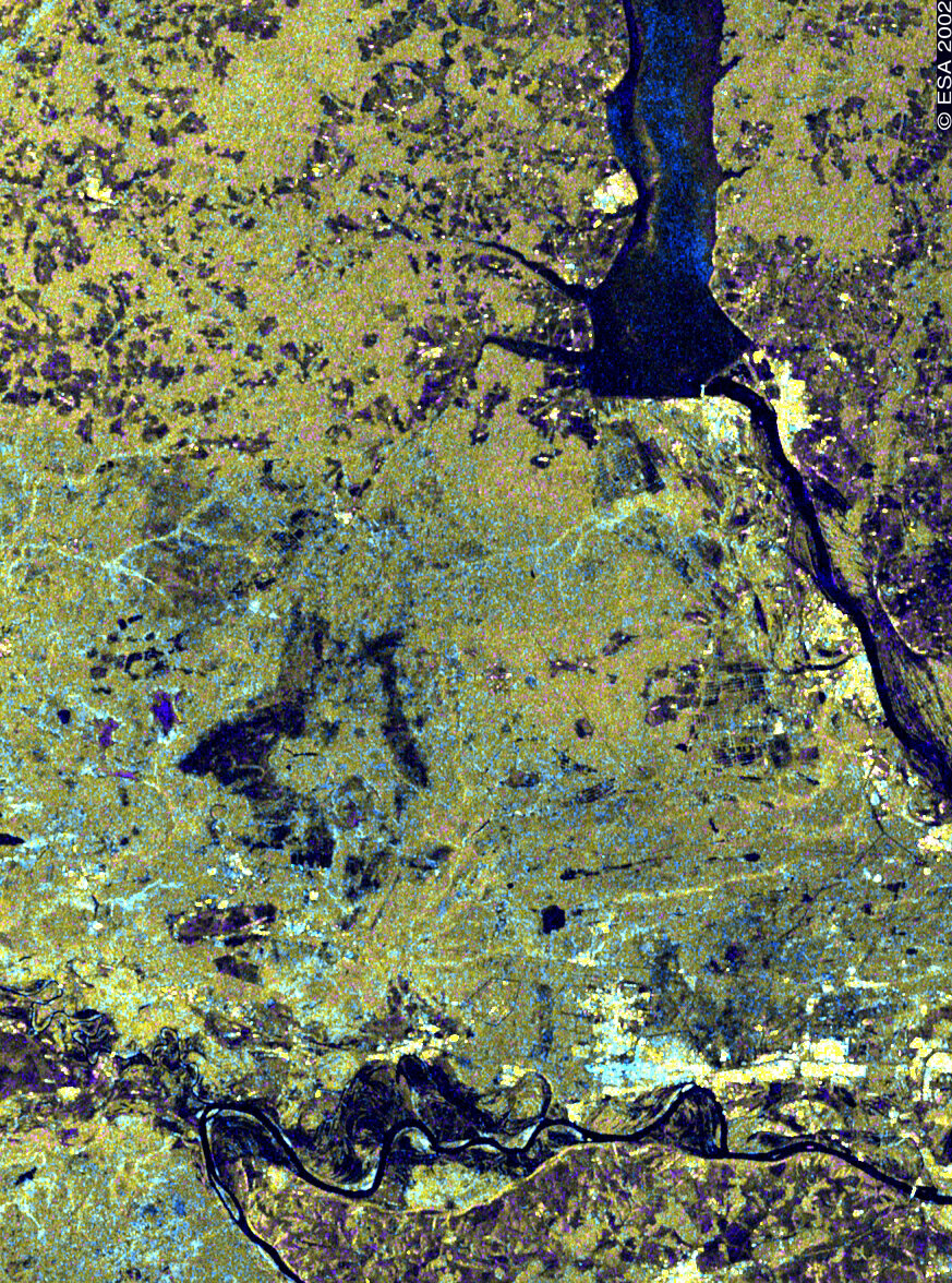 Venäläinen Dzerzhinskin kaupunki ja Volga-joki; ASAR, 8. huhtikuuta 2002.