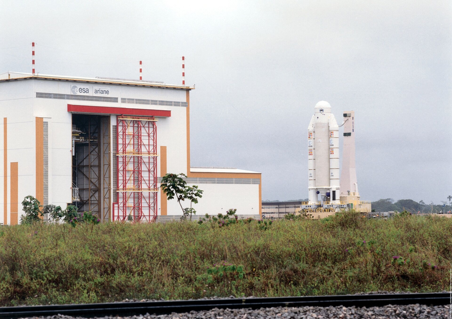 Launcher Integration Building - Ariane 504 transfer from the BIL