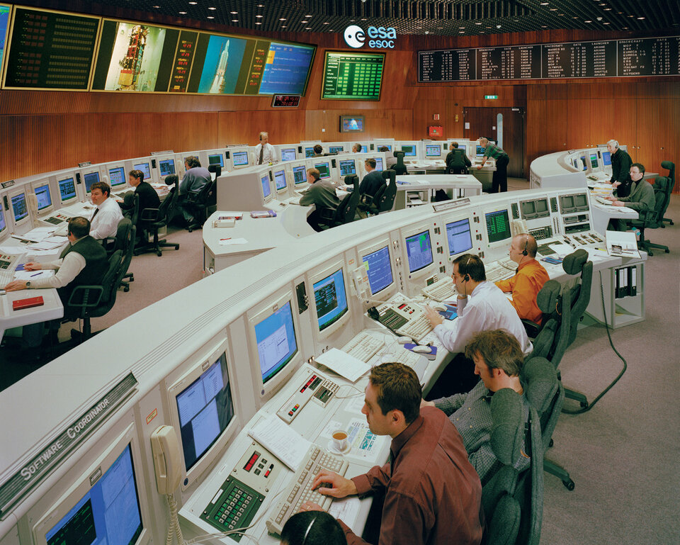 ESOC Hauptkontrollraum beim Start eines Satelliten