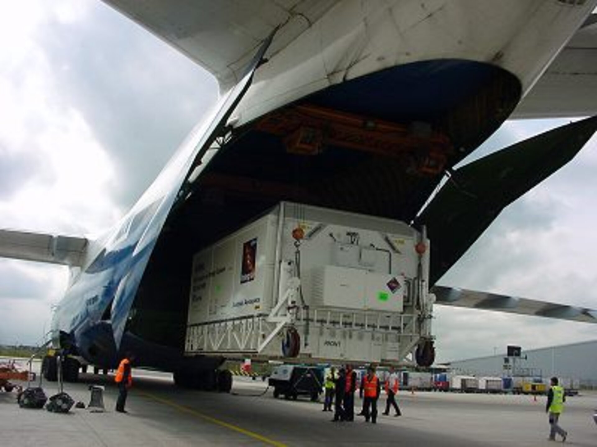 Integral is loaded onto the Antonov 124 at Schiphol