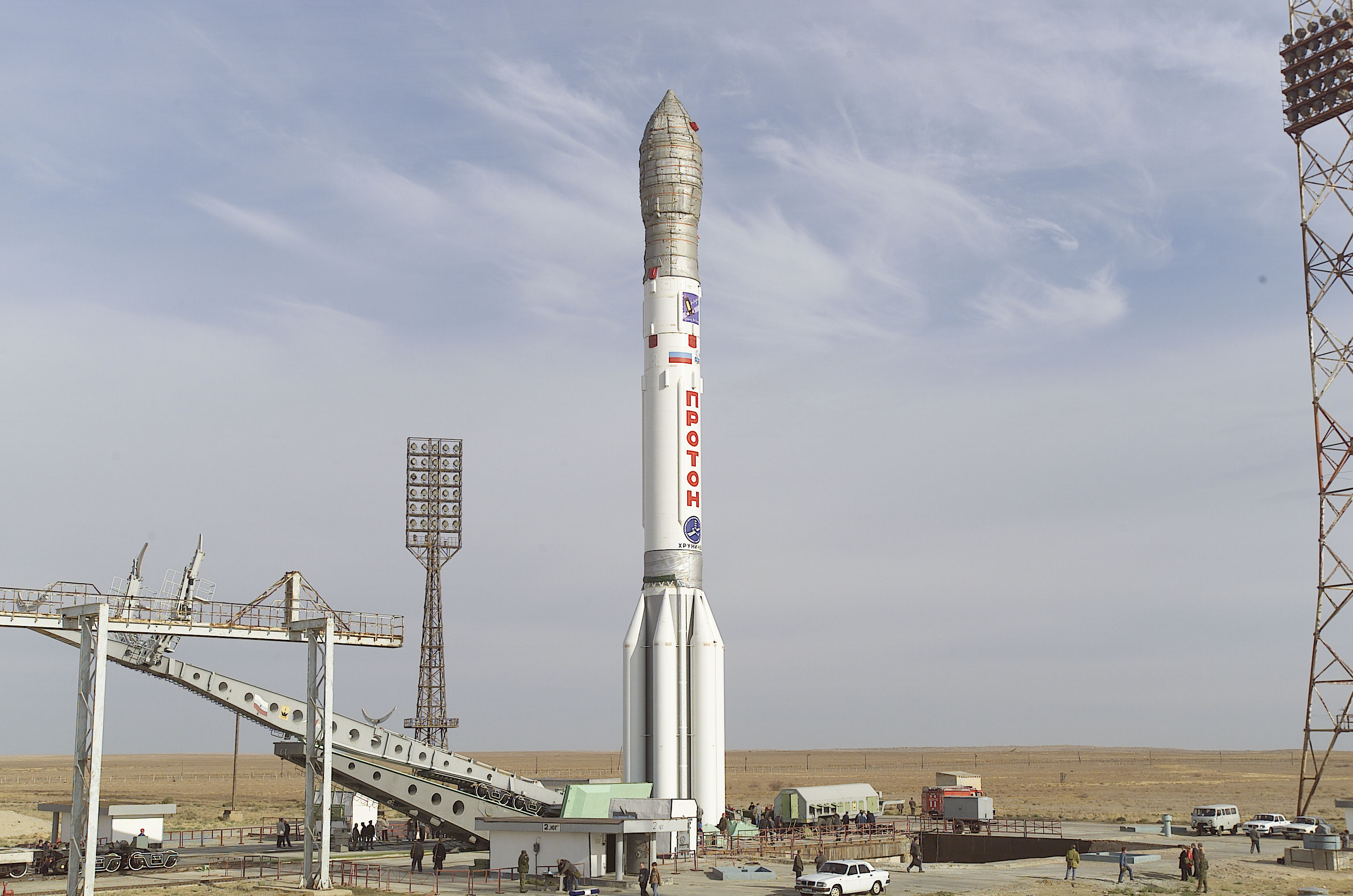 Proton_rocket_on_the_launch_pad.jpg