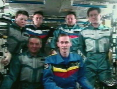 Frank De Winne in het ISS tijdens een contact met de aarde
