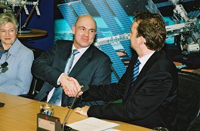 André Kuipers receives the congratulations of Dutch Secretary of State Mr J. Wijn