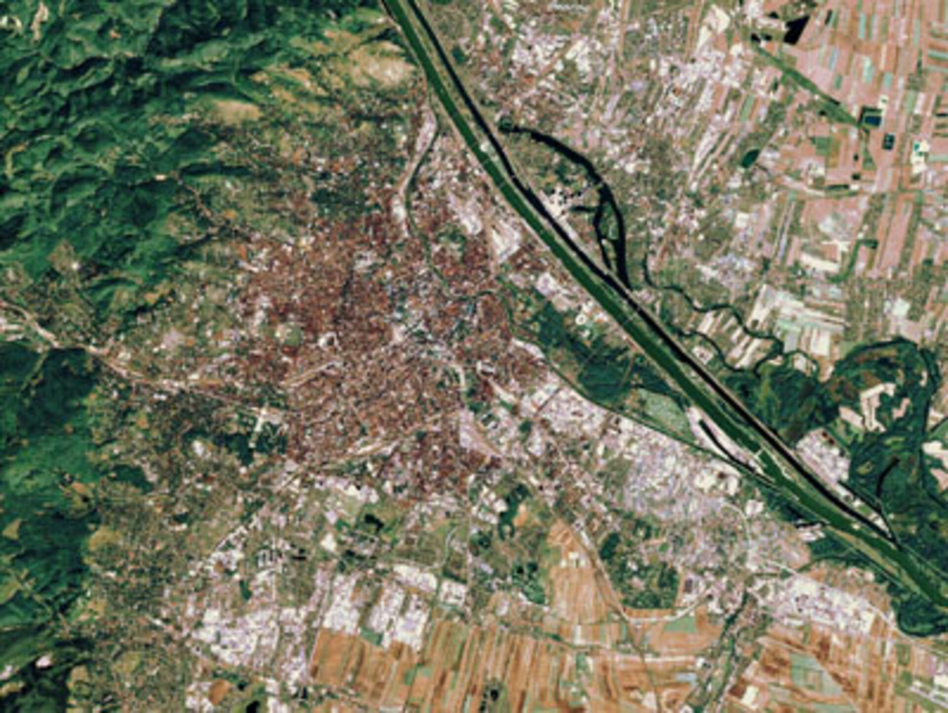 Die Donaumetropole Wien aus dem Kosmos