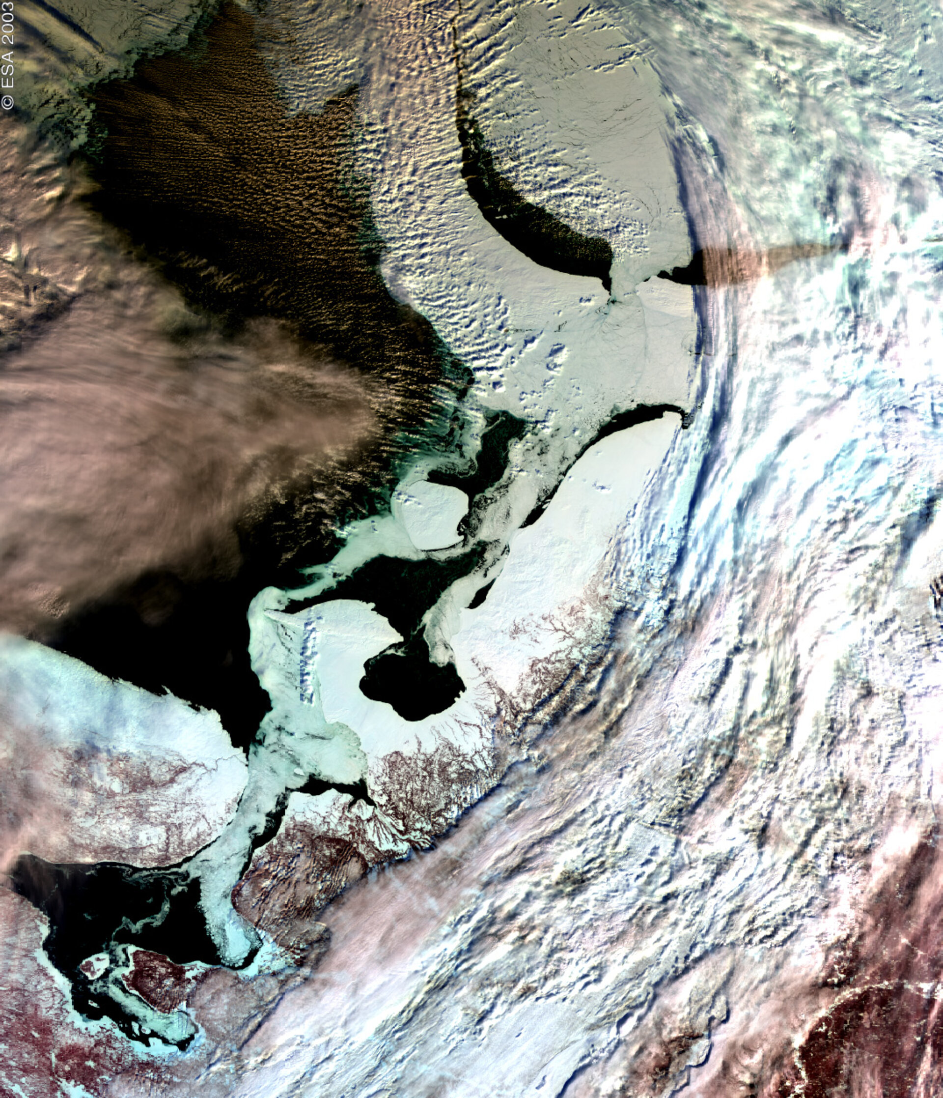 Det første billede transmitteret fra Envisat via Artemis viser Arkhangelsk i det nordlige Rusland, 13. marts 2003.