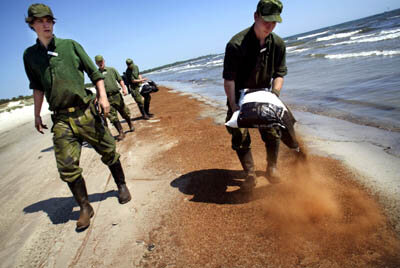 Swedish soldiers prepare for an expected oil spill