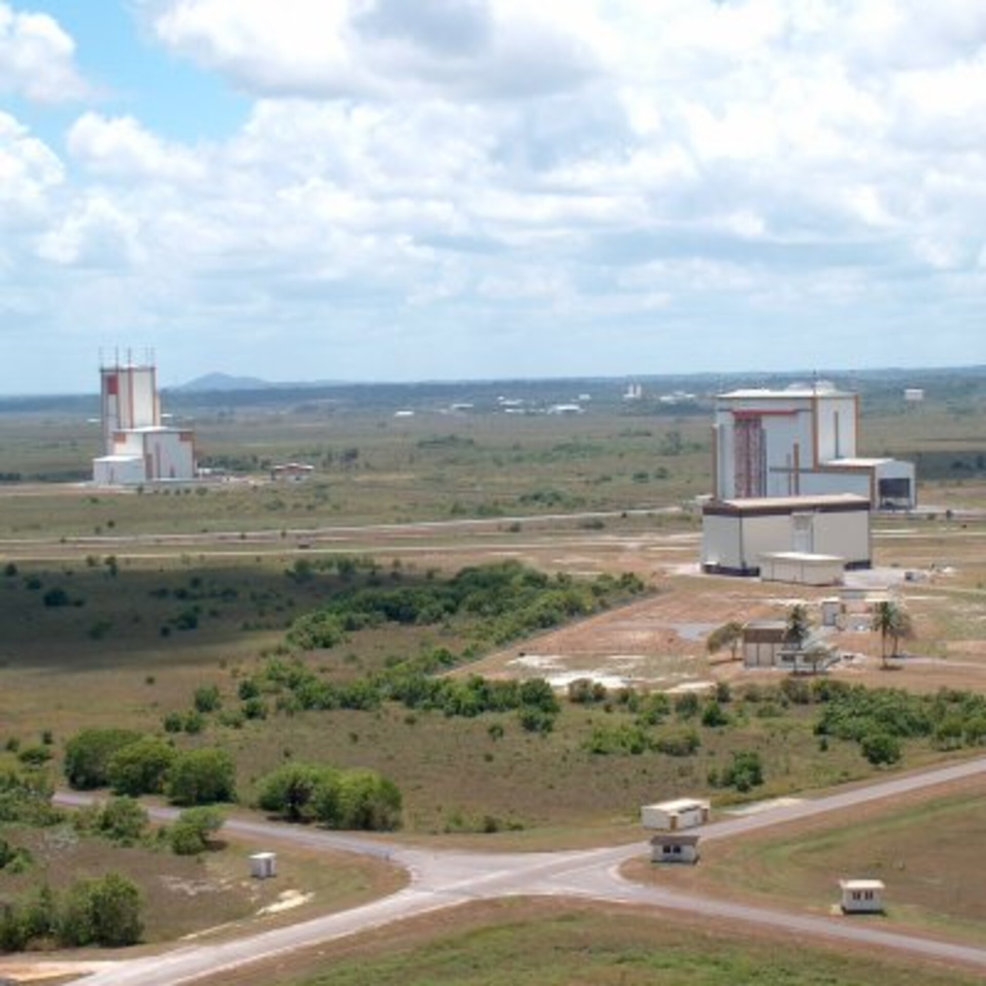 The BAF (left) and BIL assembly and integration building from Ariane 5  as seen from the Ariane 4 launch tower