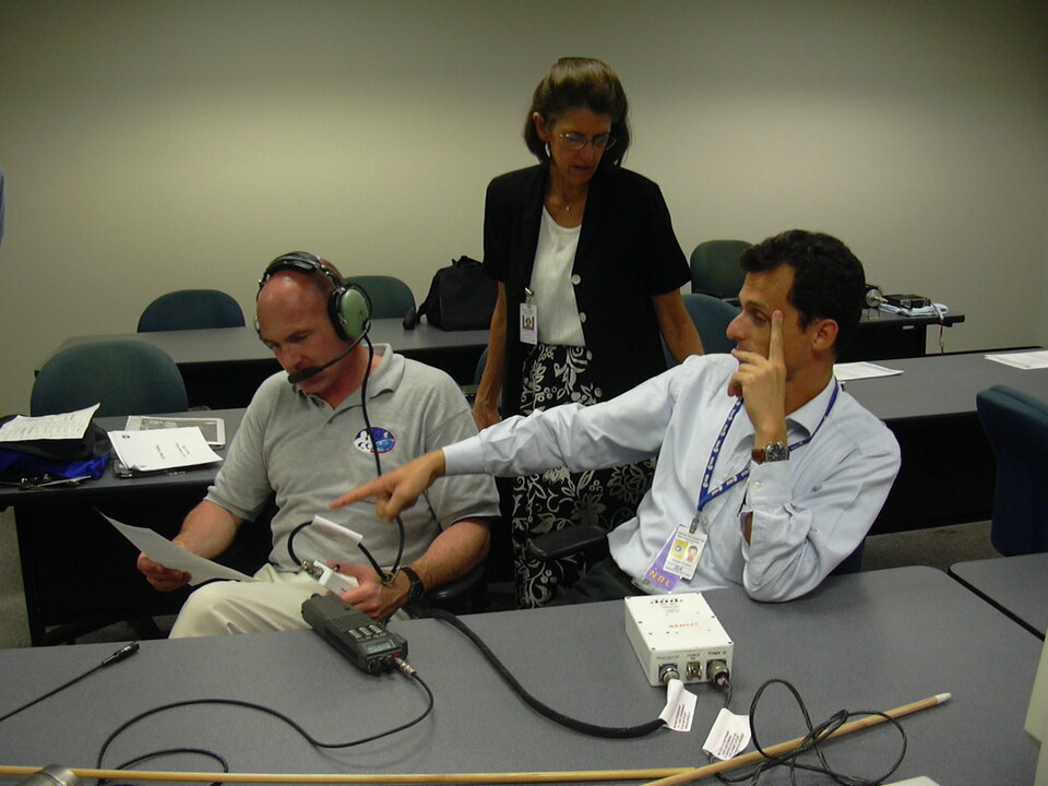 André training to use radio