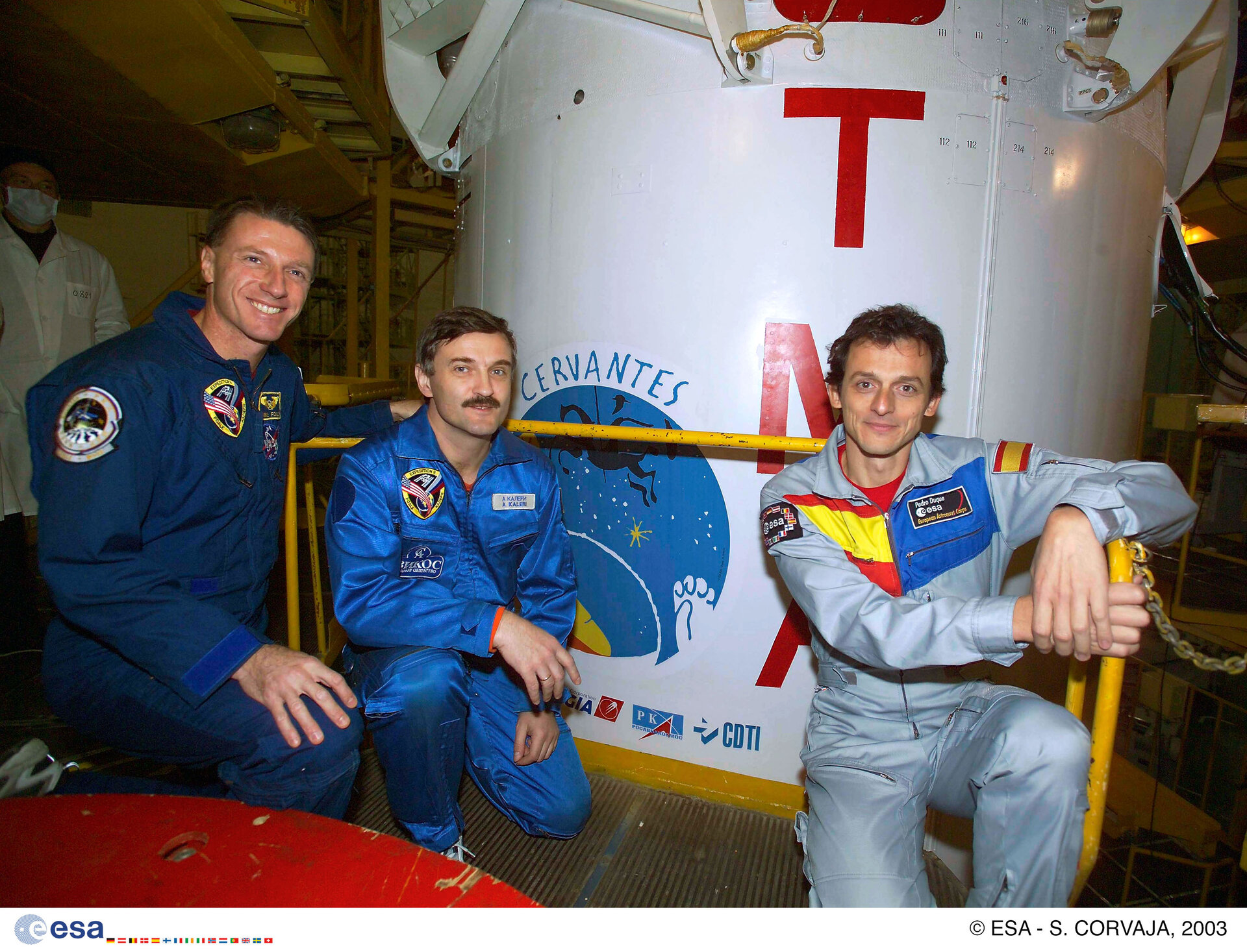 Michael Foale, Alexander Kaleri and Pedro Duque in front of the rocket fairing