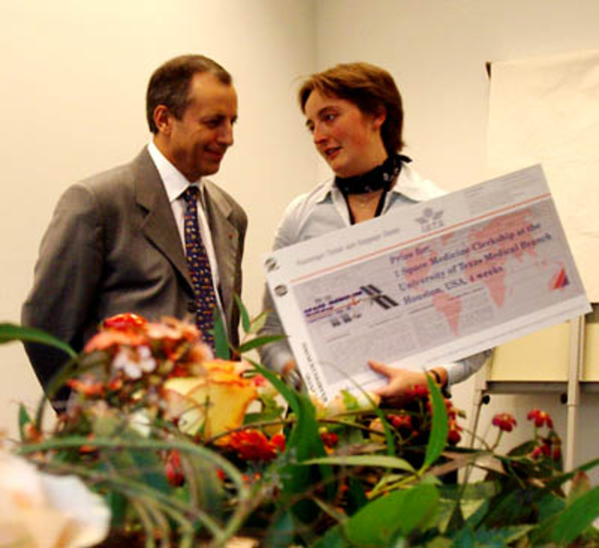 Michel Tognini presents Regina Egelhofer with her award