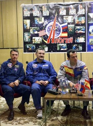 On 17 October 2003, Cervantes mission crew during the press conference