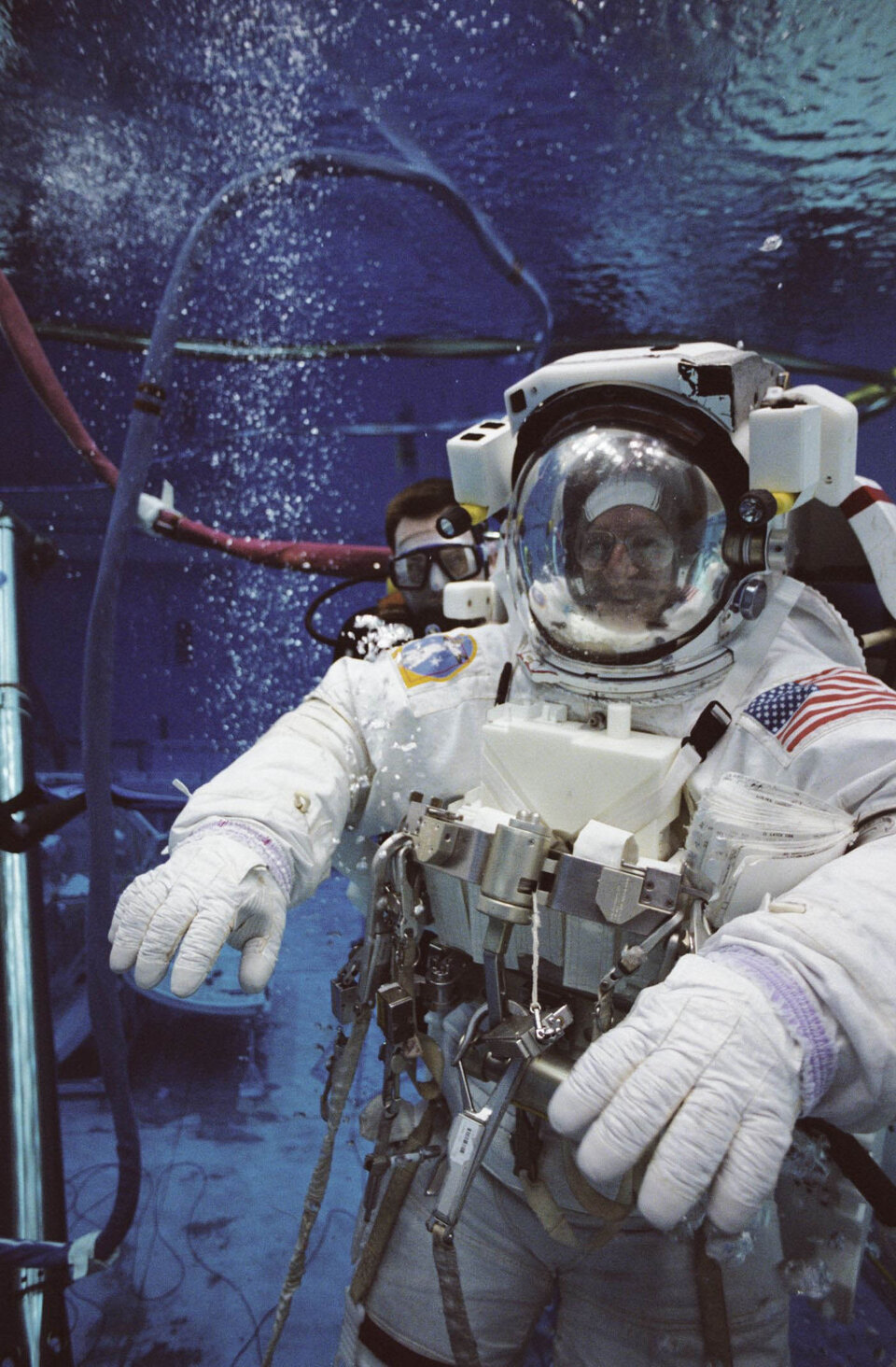 Pedro Duque durante una simulación de EVA bajo el agua en el Centro Espacial Johnson (EE. UU.) 