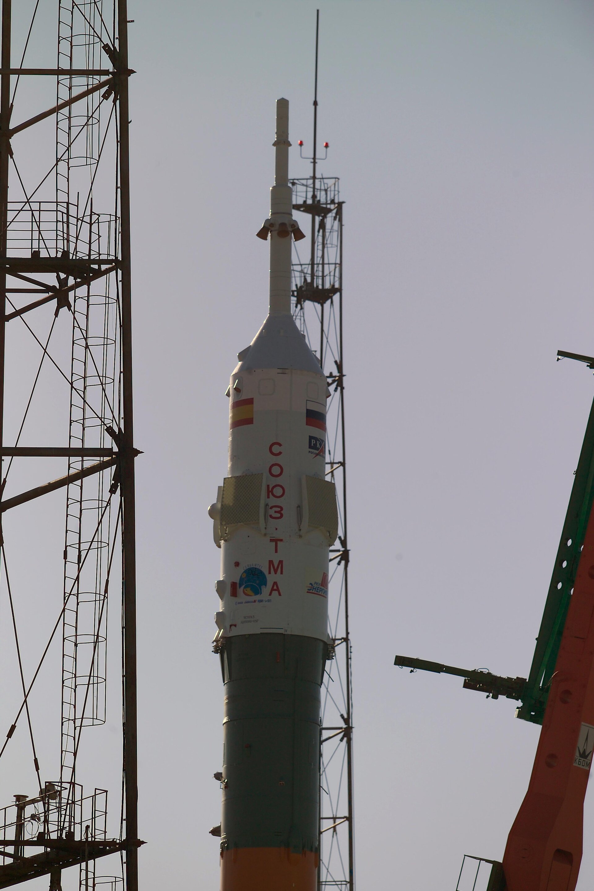 Transfer of the launch vehicle with the Soyuz TMA-3 spacecraft