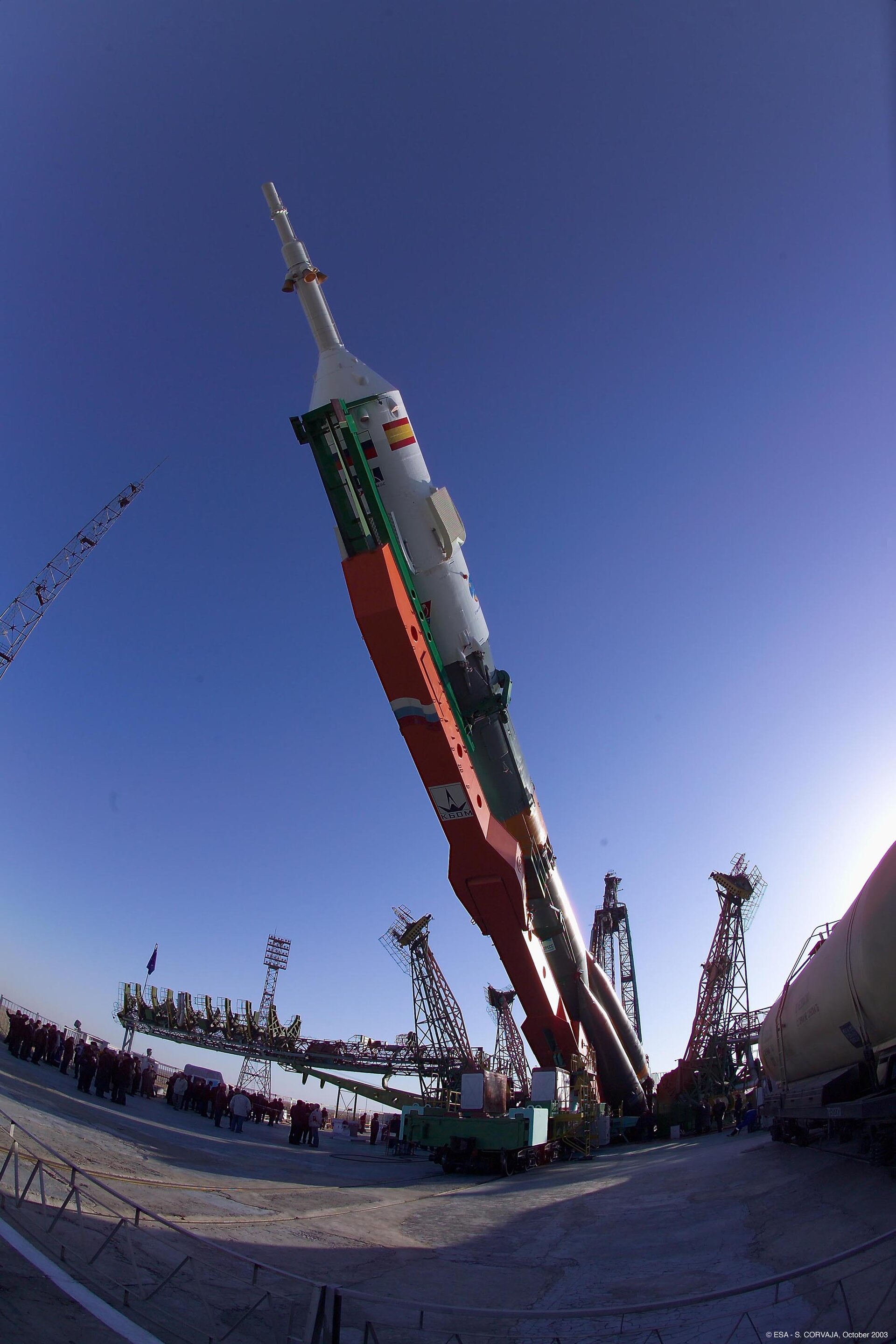 Transfer of the launch vehicle with the Soyuz TMA-3 spacecraft