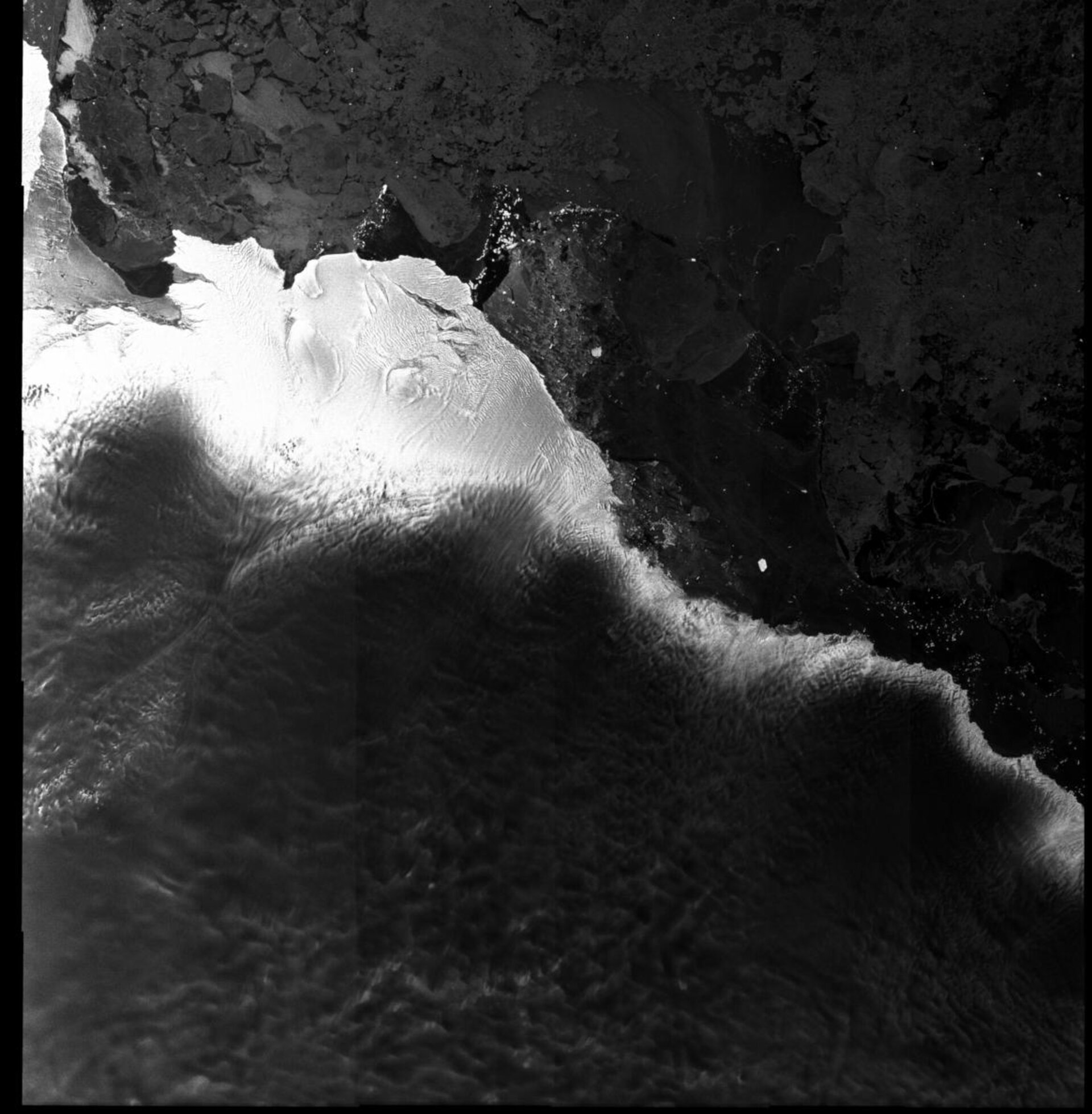 ASAR image of Antarctic coast, acquired 21 November