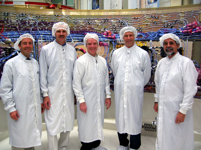 ESA and NASA managers and astronauts visit the Jules Verne Equipped Avionics Bay in Bremen