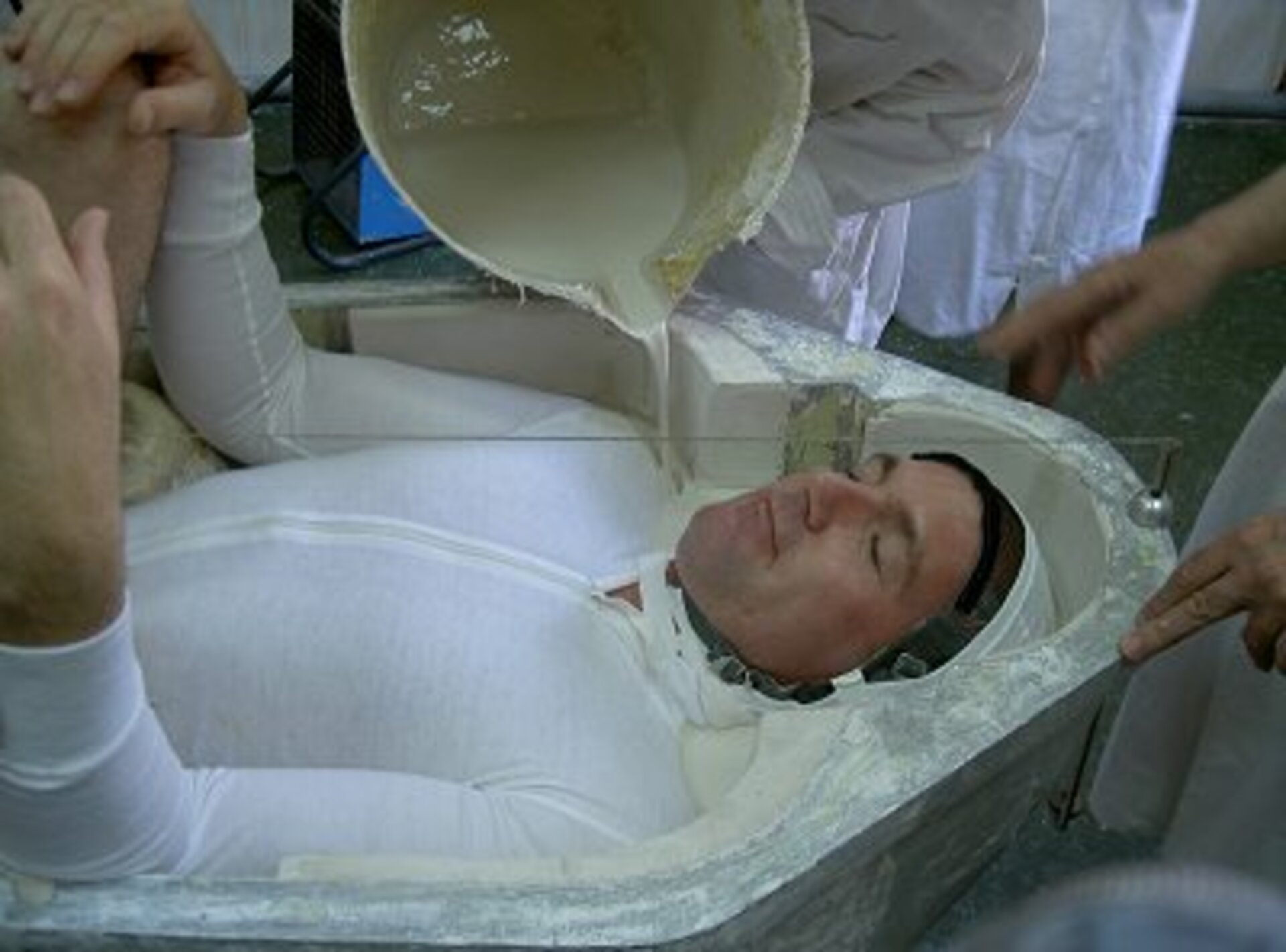 A plastercast of André Kuipers will be used to make a chair for the Soyuz spacecraft