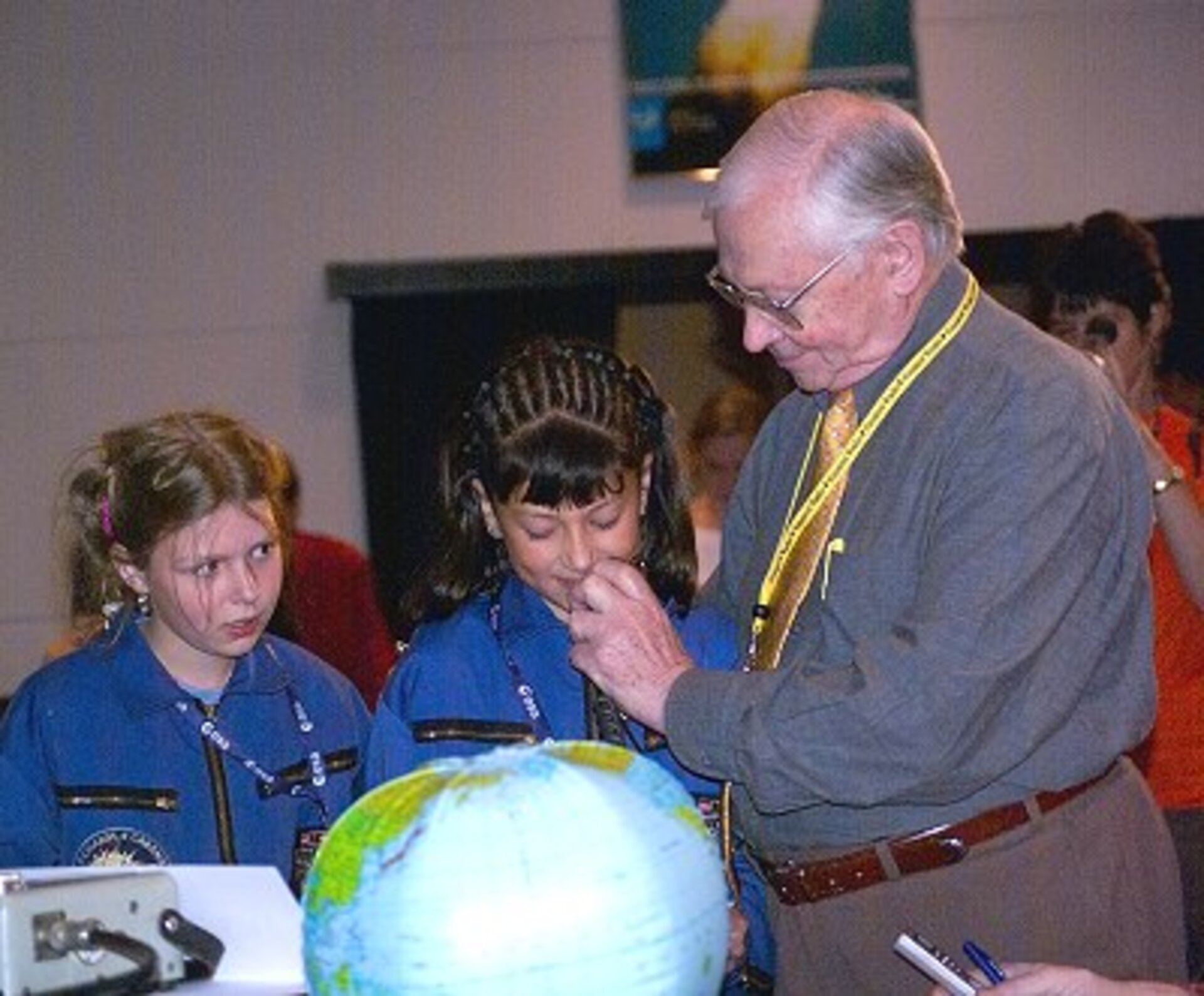 Live radio contact with ESA astronaut André Kuipers