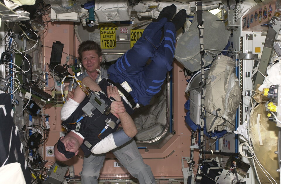 ESA astronaut André Kuipers performs the SUIT experiment, he is assisted by his Russian colleague Gennadi Padalka