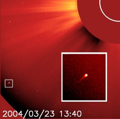 22 maart 2004: de Duitse amateurastronoom Sebastian Hönig ontdekt de 750ste SOHO-komeet