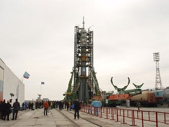 Soyuz launcher upright on the launch pad, ready for launch on at 05:18 CEST (03:18 UT) Monday 19 April 2004