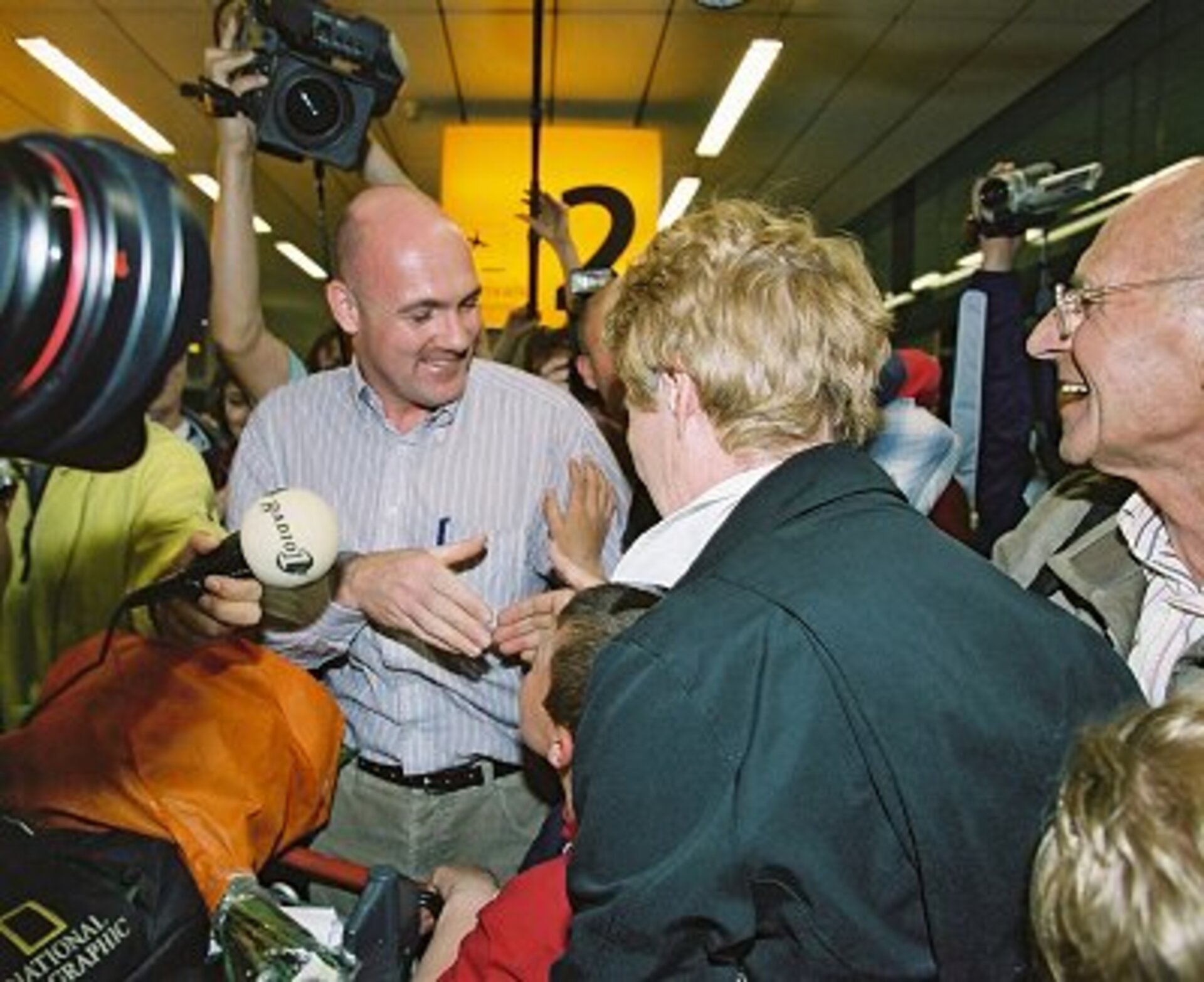 André Kuipers werd door zijn ouders op Schiphol verwelkomd