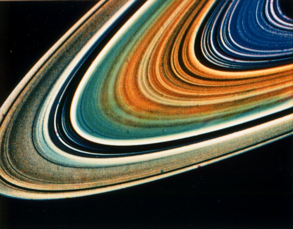 Immagine a colore degli anelli di Saturno