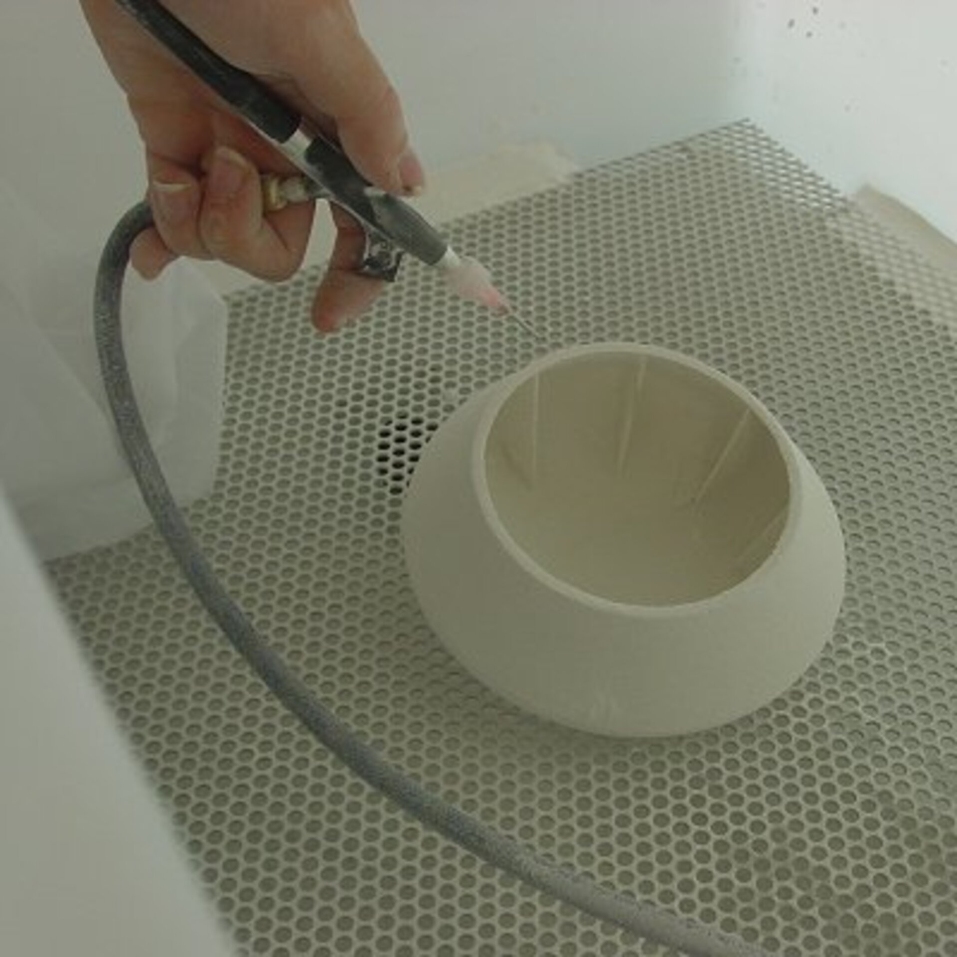 Cleaning a heat-shield model with compressed air